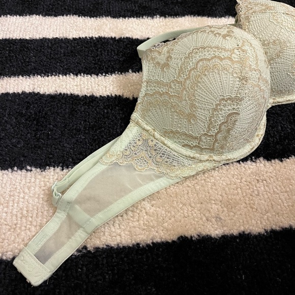 Brand New! La Senza Beyond Sexy - 32D bra with laced cup mint with gold lace - Picture 3 of 10